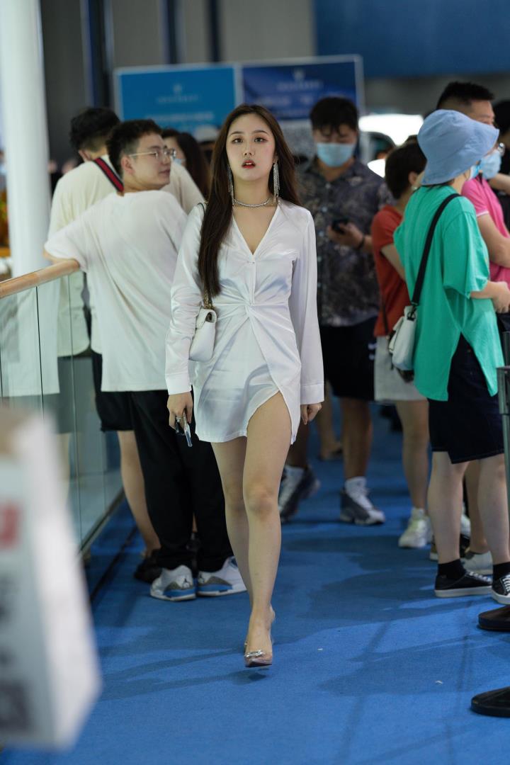 甜糖大魔王作品全集：一个多才多艺的COSer-呆呆萌妹