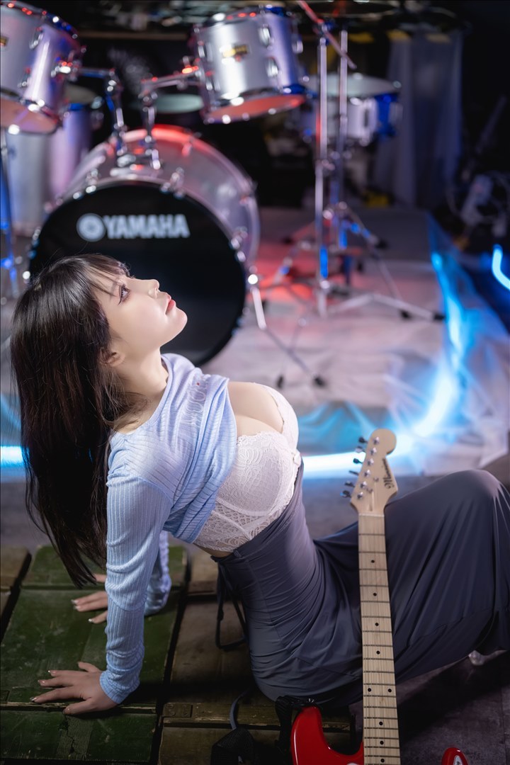 抱走莫子aa的《吉他妹妹》：用COSPLAY演绎青春的旋律-呆呆萌妹