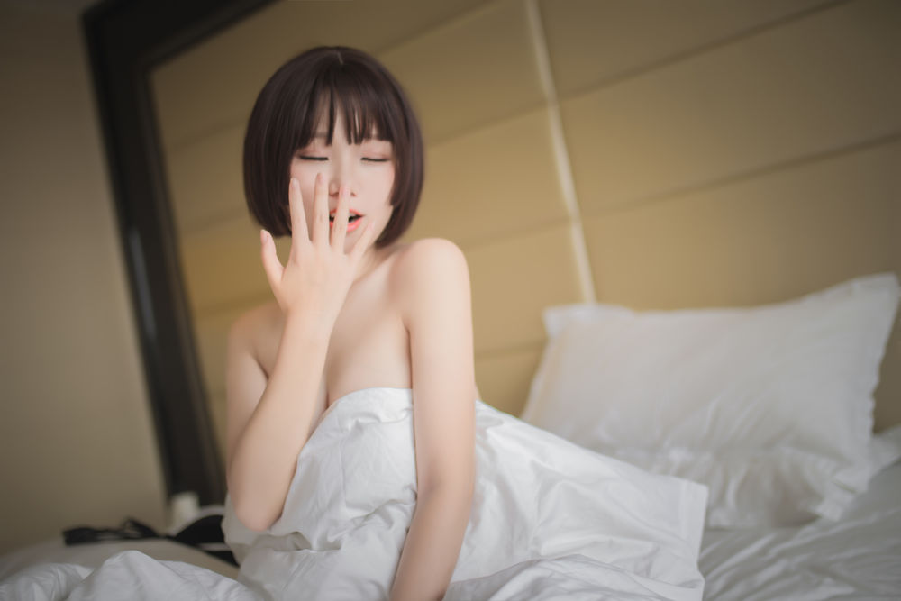 Yoko宅夏简介绍：一个活泼可爱的Coser-呆呆萌妹